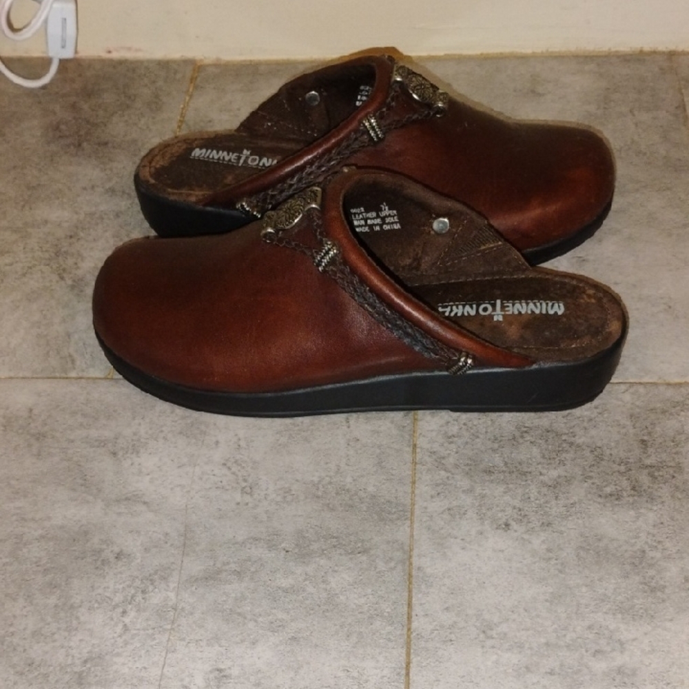 Minnetonka Men's Brown Slip-On Shoes